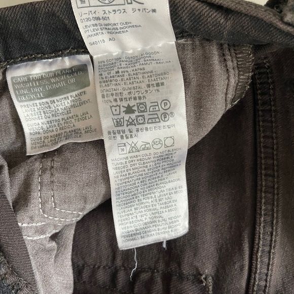 SOLD Levi Wedgie Jeans in dark grey - Picture 9 of 9